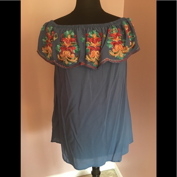 NWT Nordstrom’s Surf Gypsy Denim Embroidered Top M - Picture 5 of 8